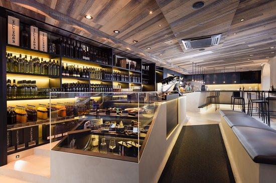 Leo Hillinger Wineshop & Bar Kitzbühel