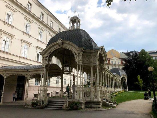 Colonnade-park