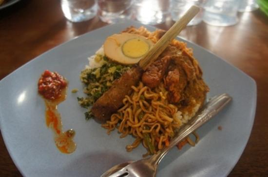 Warung Pak Sedan