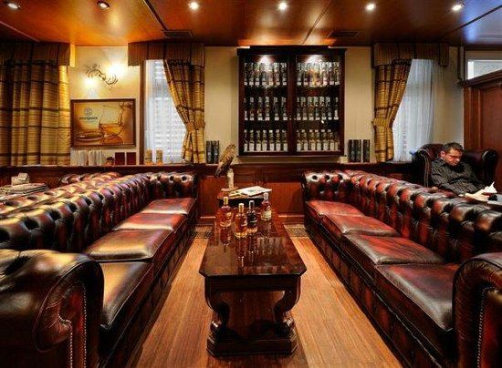 Whisky Bar 44